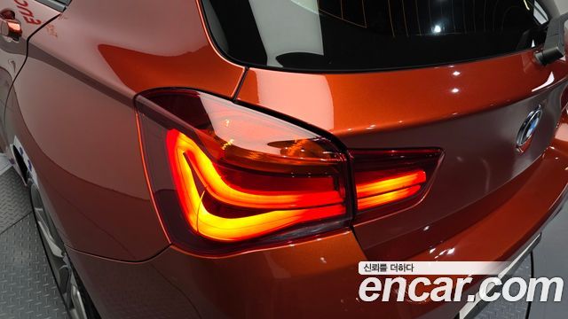 BMW 1-Series 2018 — photo 9