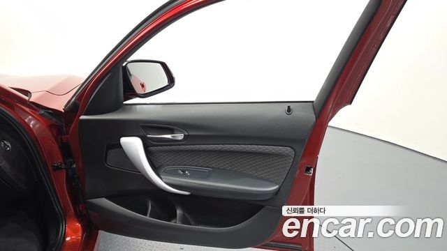 BMW 1-Series 2018 — photo 14