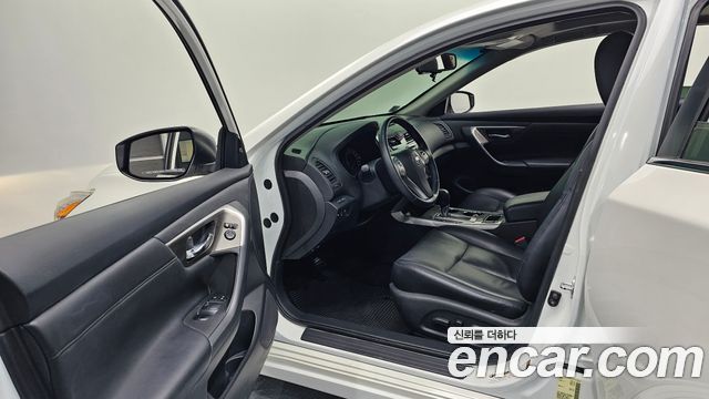Nissan Altima 2016 — photo 13