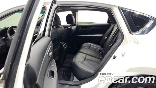Nissan Altima 2016 — photo 17