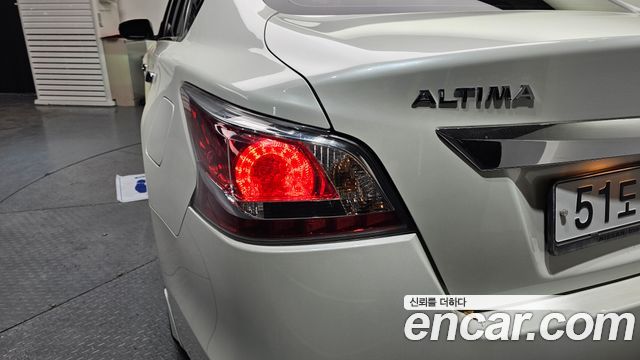Nissan Altima 2016 — photo 9