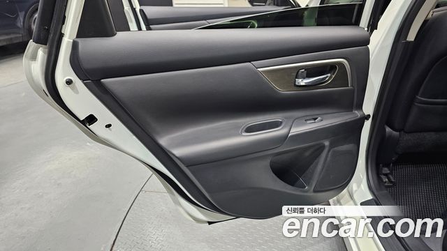 Nissan Altima 2016 — photo 15