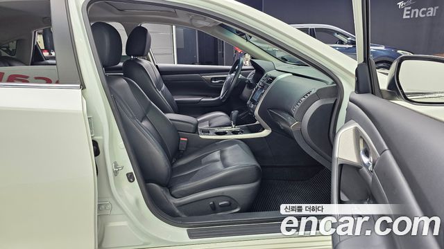 Nissan Altima 2016 — photo 16