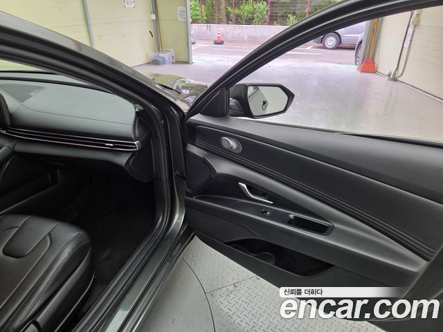 Hyundai AVANTE 2021 — photo 16