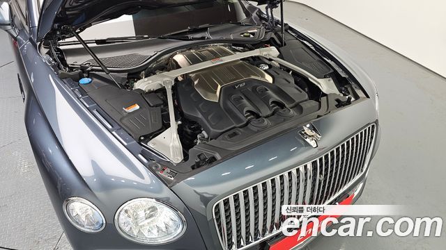 Bentley Flying Spur 2022 — photo 6