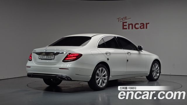 Mercedes-Benz E-Class 2017 — photo 2