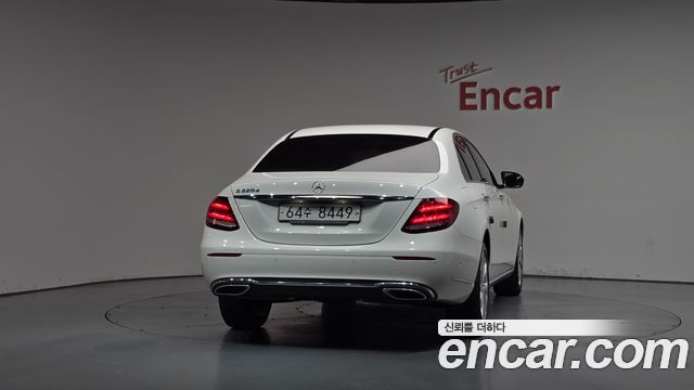 Mercedes-Benz E-Class 2017 — photo 4