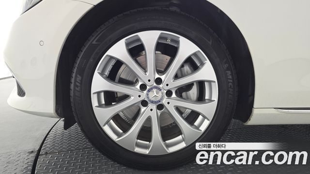 Mercedes-Benz E-Class 2017 — photo 5