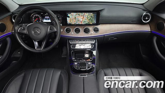 Mercedes-Benz E-Class 2017 — photo 10