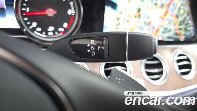 Mercedes-Benz E-Class 2017 — photo 12