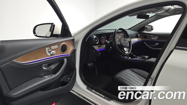 Mercedes-Benz E-Class 2017 — photo 13