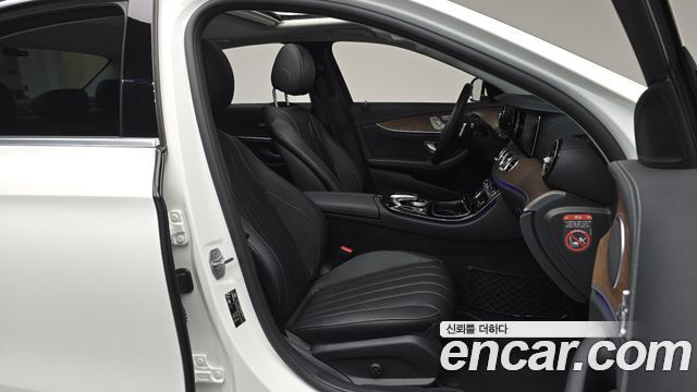 Mercedes-Benz E-Class 2017 — photo 17