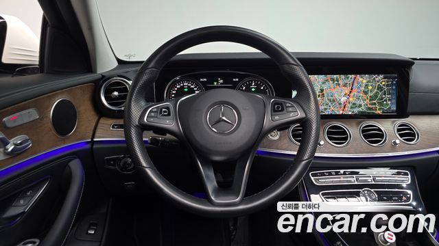 Mercedes-Benz E-Class 2017 — photo 19