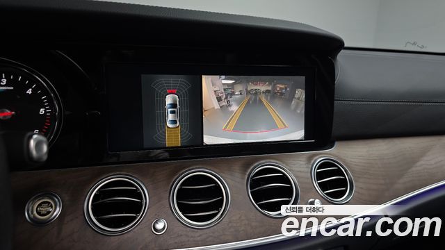 Mercedes-Benz E-Class 2017 — photo 21
