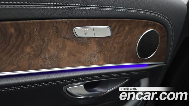 Mercedes-Benz E-Class 2017 — photo 25