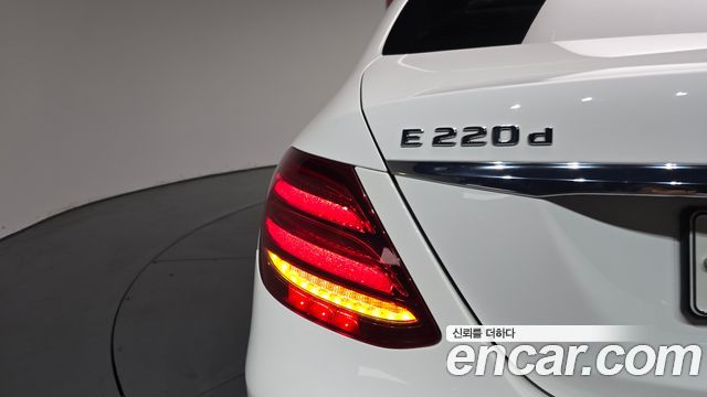 Mercedes-Benz E-Class 2017 — photo 9