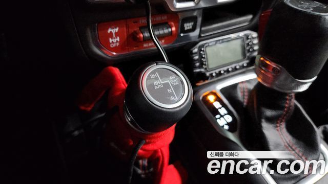 Jeep Wrangler 2018 — photo 24