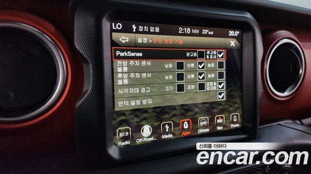 Jeep Wrangler 2018 — photo 28