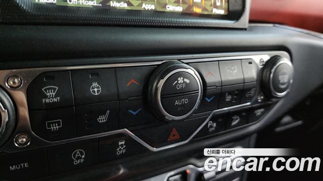 Jeep Wrangler 2018 — photo 29