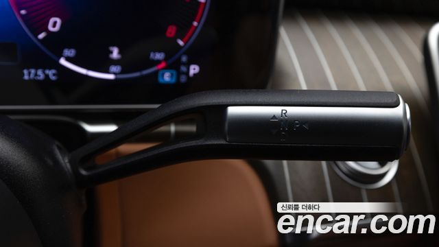 Mercedes-Benz S-Class 2025 — photo 9
