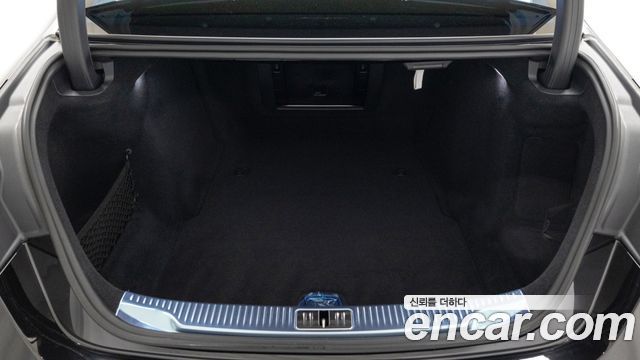 Mercedes-Benz S-Class 2025 — photo 20