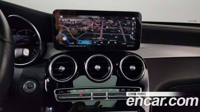 Mercedes-Benz GLC-Class 2022 — photo 12
