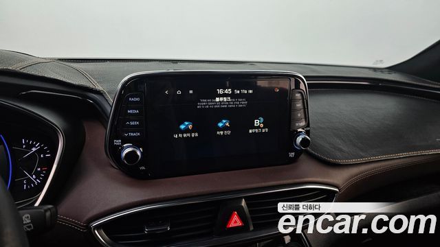 Hyundai Santafe 2019 — photo 18
