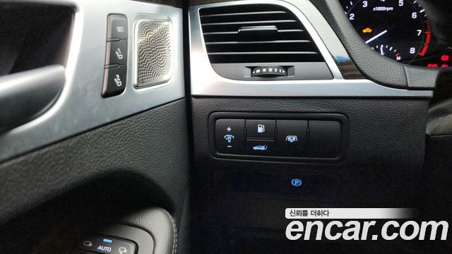 Genesis G80 2018 — photo 17