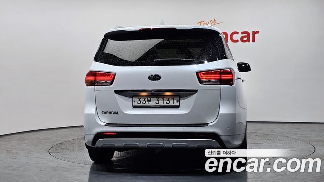 Kia Canival 2018 — photo 4