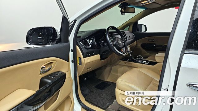 Kia Canival 2018 — photo 13