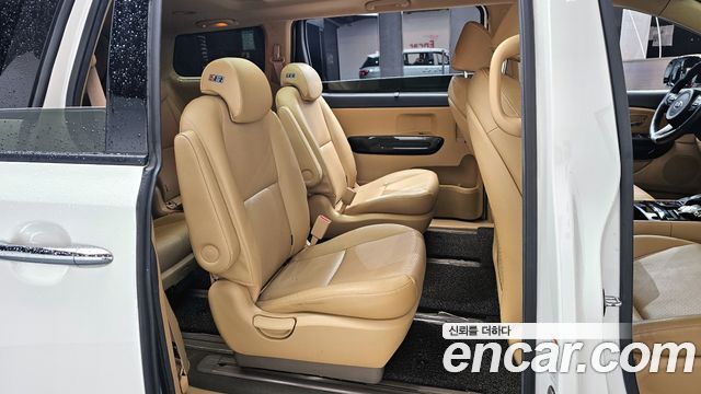 Kia Canival 2018 — photo 17