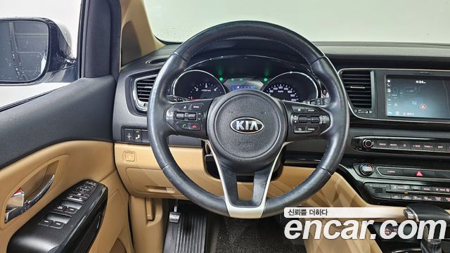 Kia Canival 2018 — photo 18