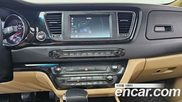 Kia Canival 2018 — photo 19