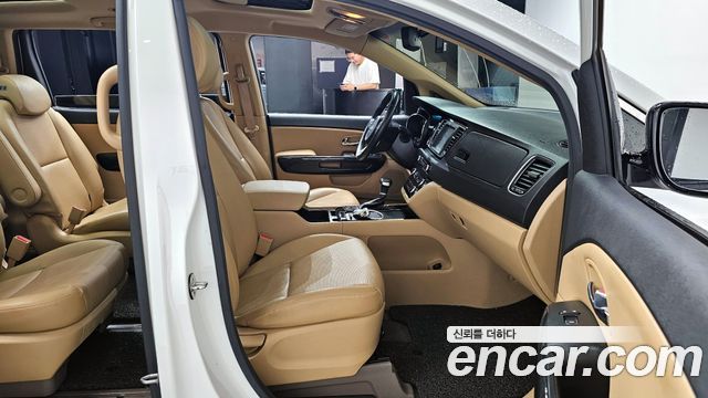 Kia Canival 2018 — photo 16