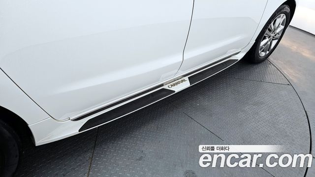 Kia Canival 2018 — photo 29