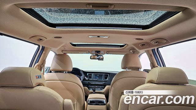 Kia Canival 2018 — photo 32
