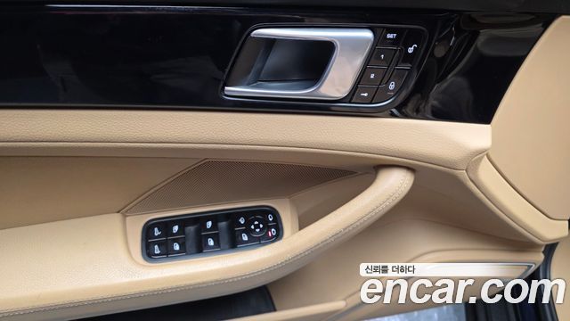Porsche Panamera 2018 — photo 14