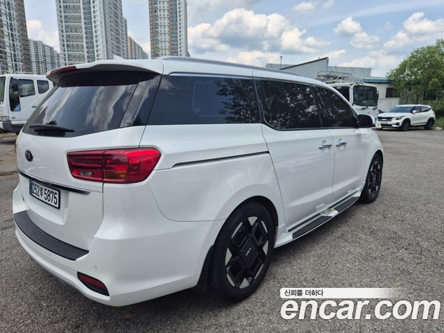 Kia Canival 2019 — photo 3