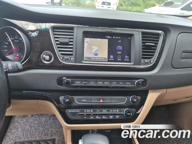 Kia Canival 2019 — photo 8
