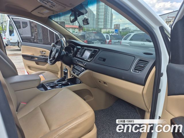 Kia Canival 2019 — photo 17