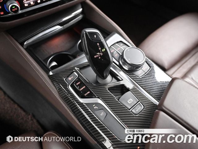 BMW 5-Series 2018 — photo 9