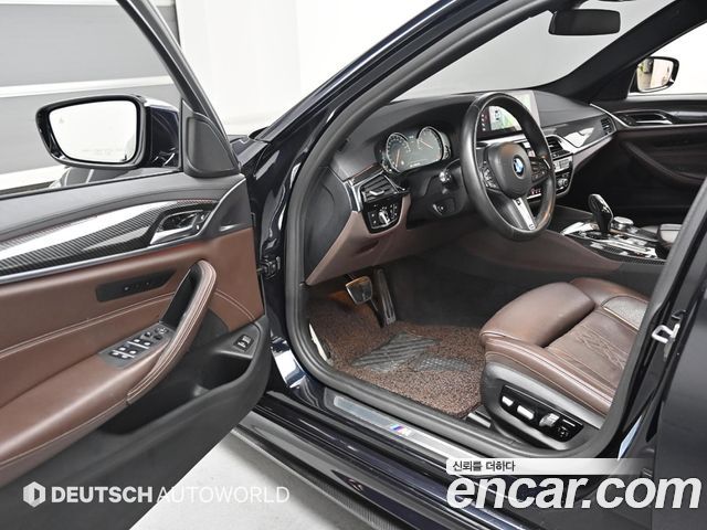 BMW 5-Series 2018 — photo 11