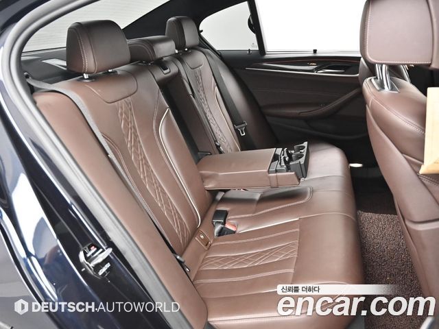 BMW 5-Series 2018 — photo 12