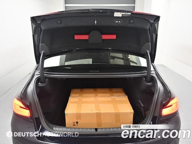 BMW 5-Series 2018 — photo 19