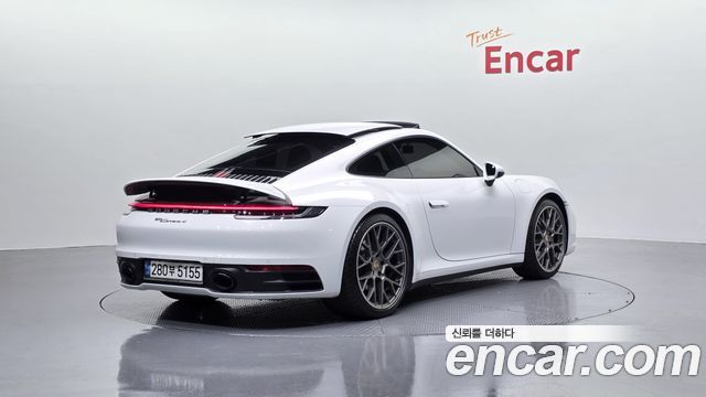 Porsche 911 2020 — photo 2