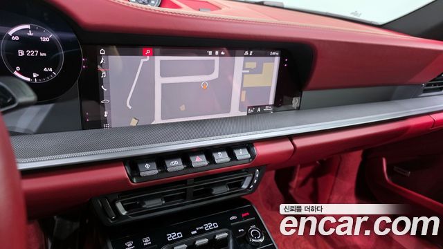 Porsche 911 2020 — photo 20