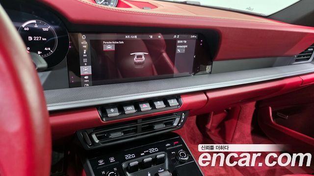 Porsche 911 2020 — photo 21