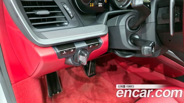 Porsche 911 2020 — photo 24