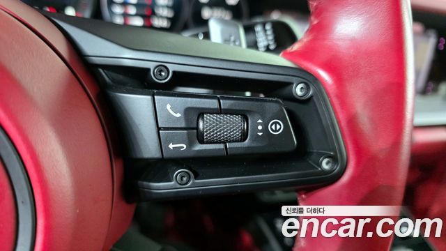 Porsche 911 2020 — photo 25