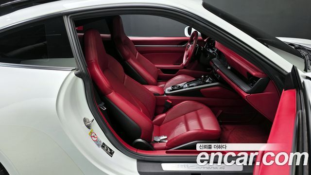 Porsche 911 2020 — photo 16